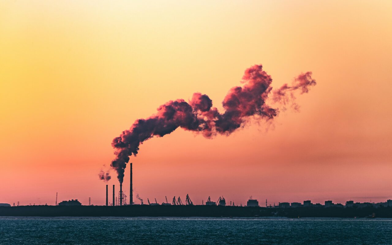 Emissioni globali di CO2 in crescita nel primo semestre 2025