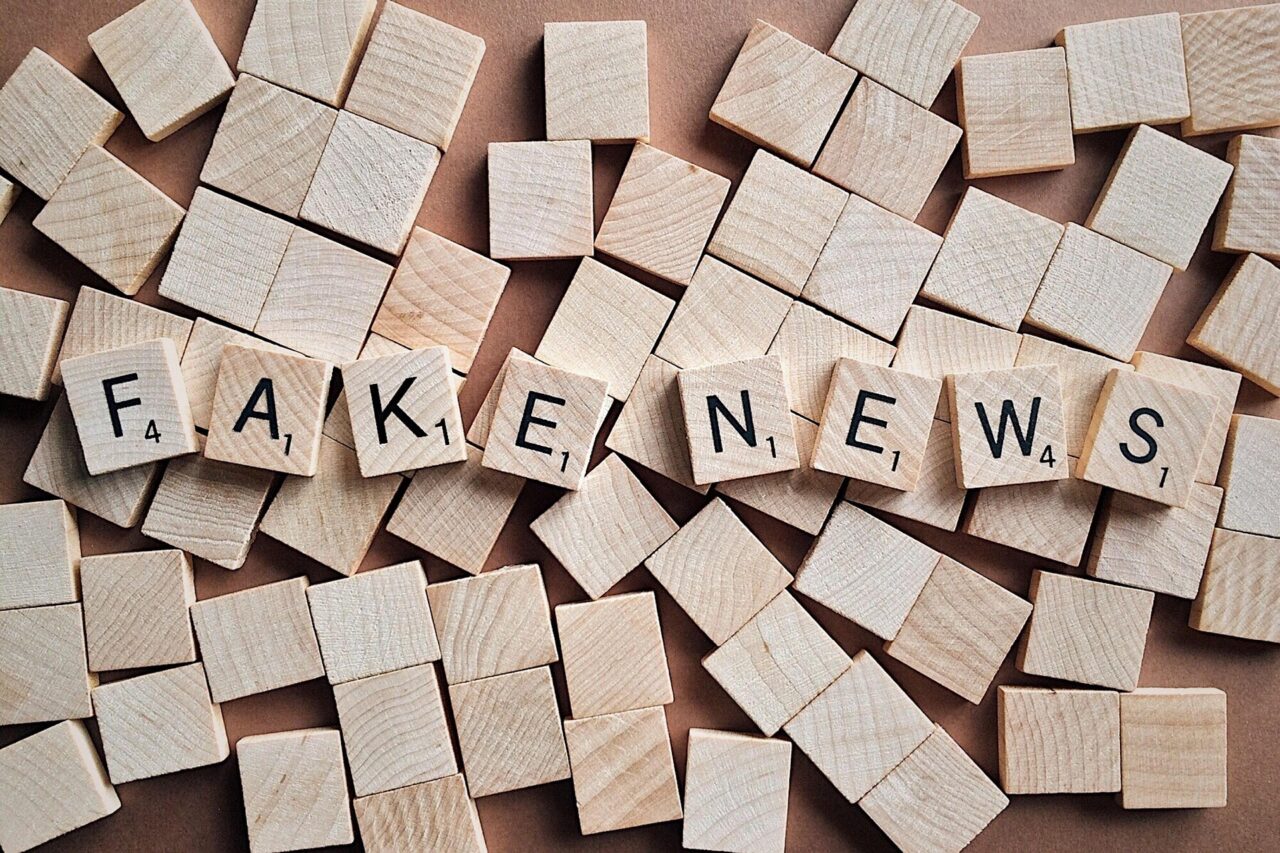 La fabbrica del dubbio: come nascono le fake news sul clima